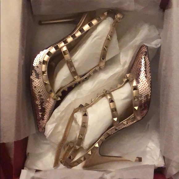 Valentino Garavani Rockstud Sequin Pumps - Picture 6 of 9